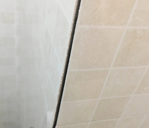思茅瓷砖空鼓维修公司分享阳台瓷砖脱落的修复过程可以分为以下几个步骤