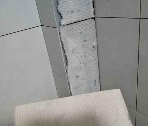 思茅瓷砖空鼓维修公司分享下厨房瓷砖脱落的补救措施。